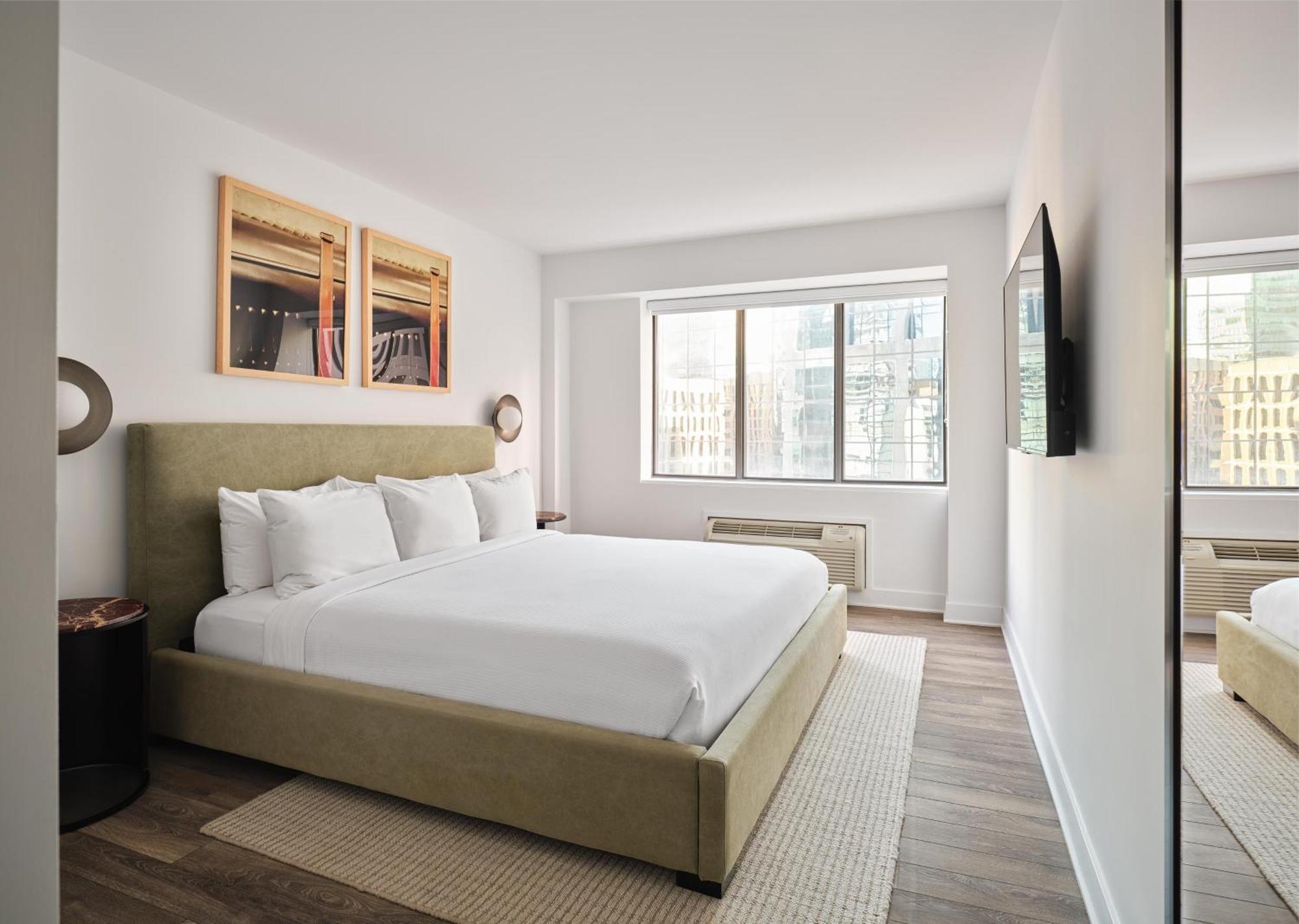 King Suite with Sofa Bed, Balcony and Kitchen - Street View/Non-Smoking